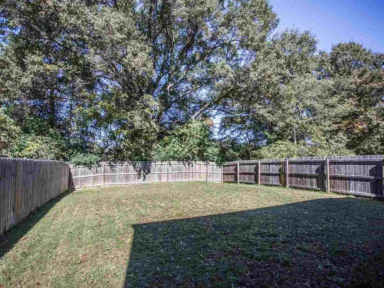 220 Farmington Dr — Photo 3
