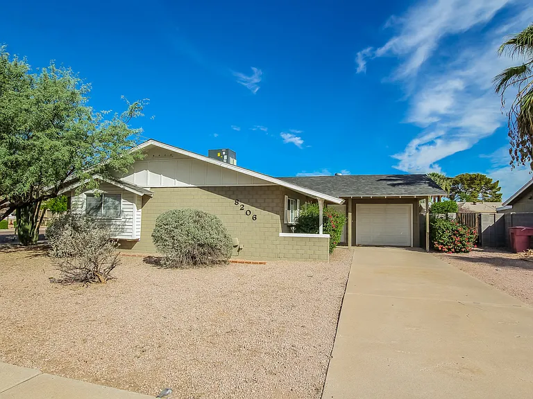 8206 E Devonshire Ave — Photo 3