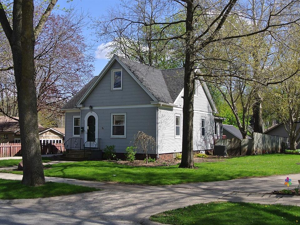 2nd image of 847 3rd St NW