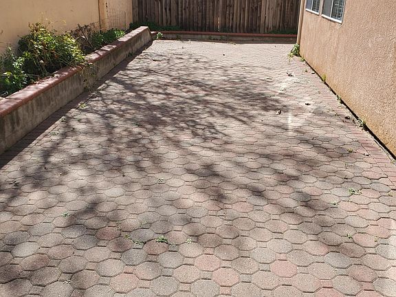 4th image of 818 Date Palm Ct