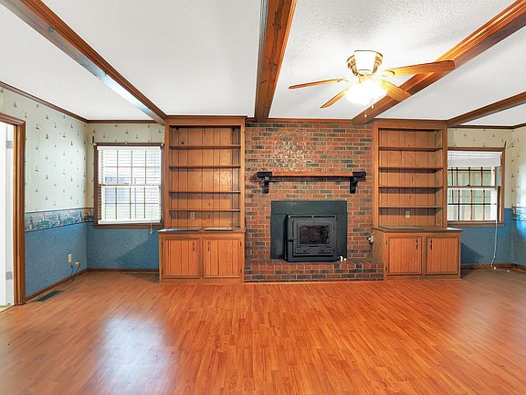 2nd image of 304 Brookwood Dr