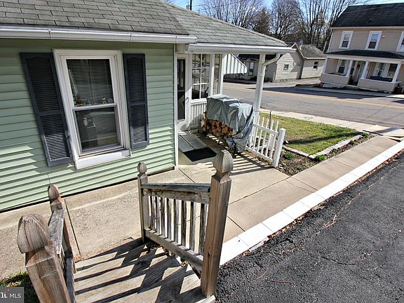 4th image of 311 W 3rd St
