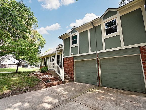 Cul-de-sac corner lot