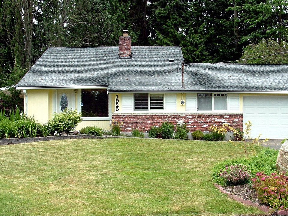 1st image of 1923 205th St SW
