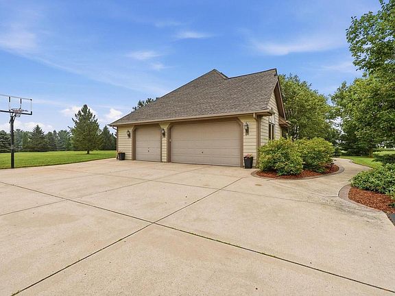 3rd image of W346S9520 Jericho COURT