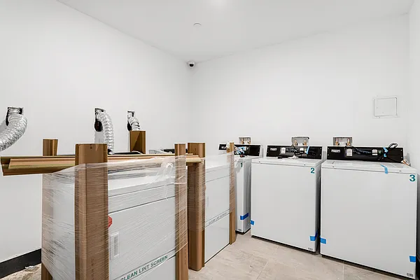 Rented by Safdie Realty Group | media 40