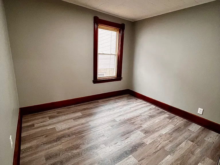 284-286 Pleasant St #1F — Photo 8