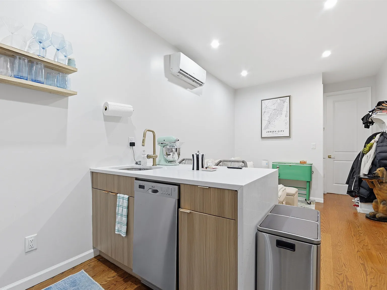 2 bed, 2.0 bath, $3,600 — Photo 4