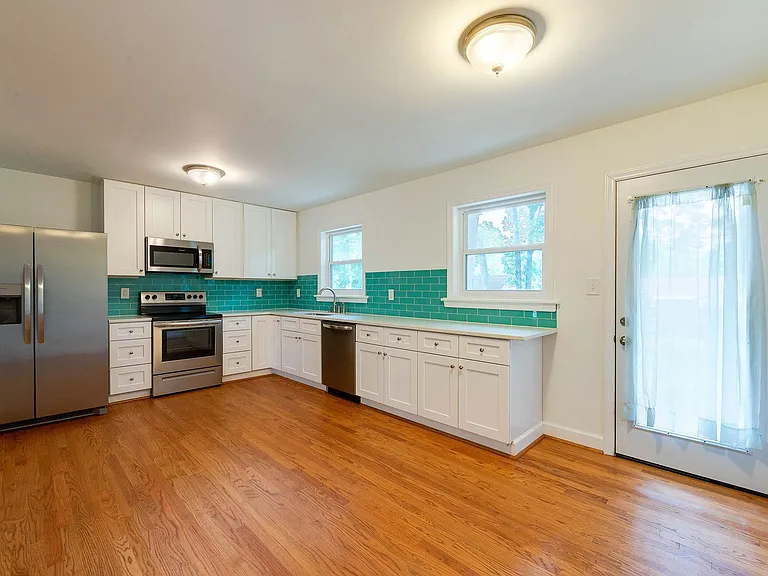 5646 Oak Dr — Photo 9