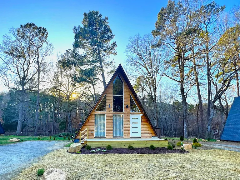 1405 Manns Chapel Rd — Photo 1