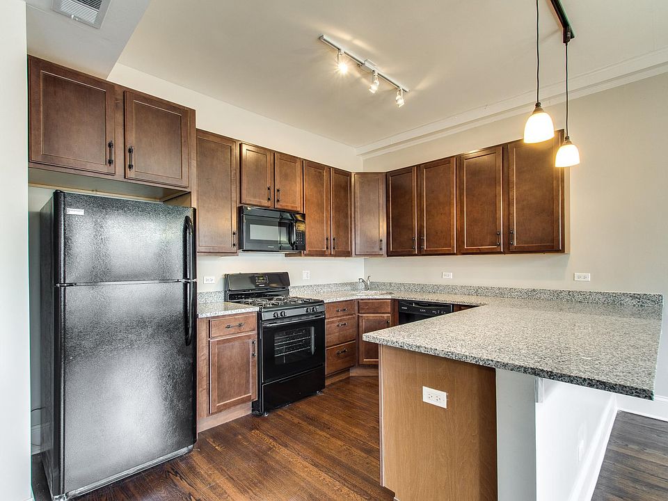 1st image of 5806 N Kenmore Ave #1