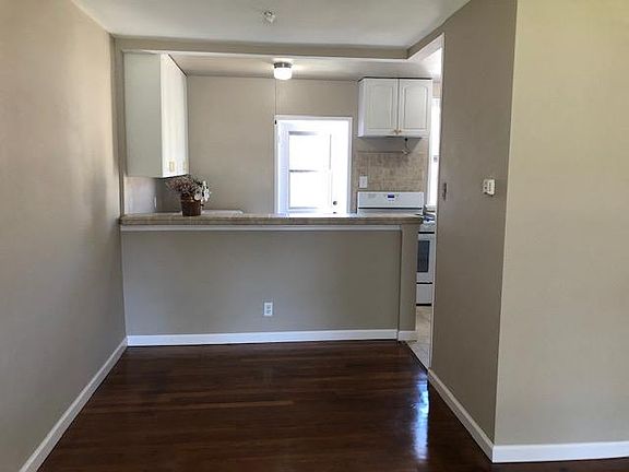 4th image of 502 N Rosemary Ln