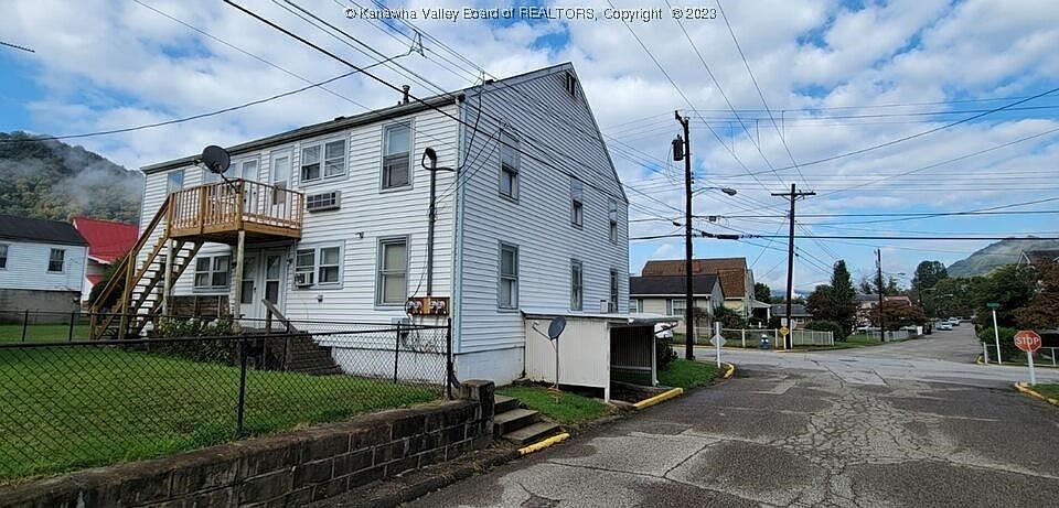 1st image of 216 Kanawha St