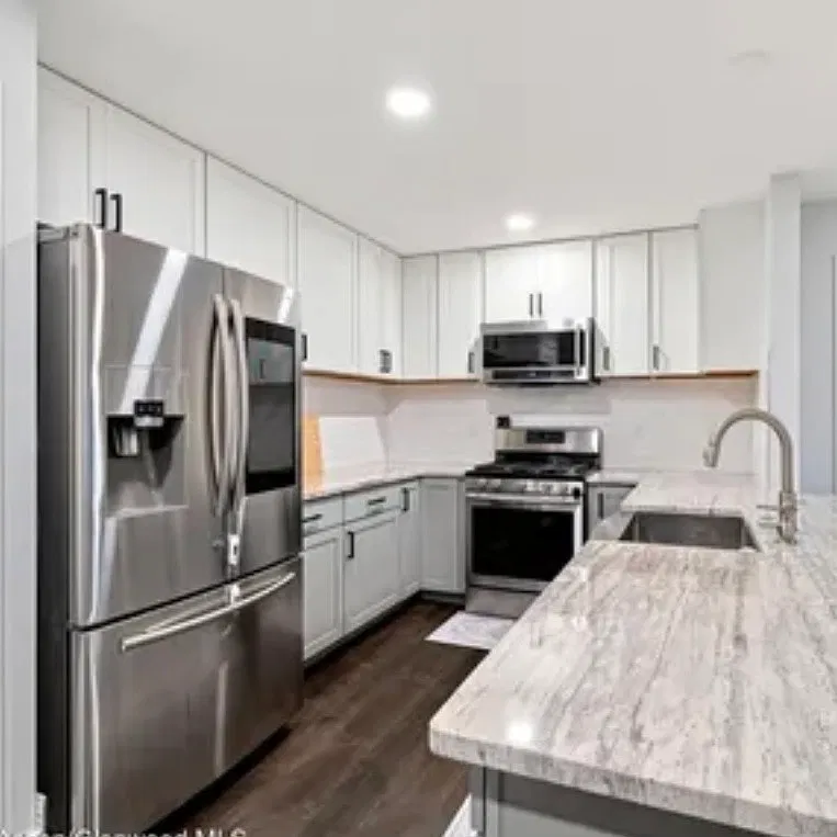 3 bed, 2.5 bath, 2080 sqft, $3,600 — Photo 4
