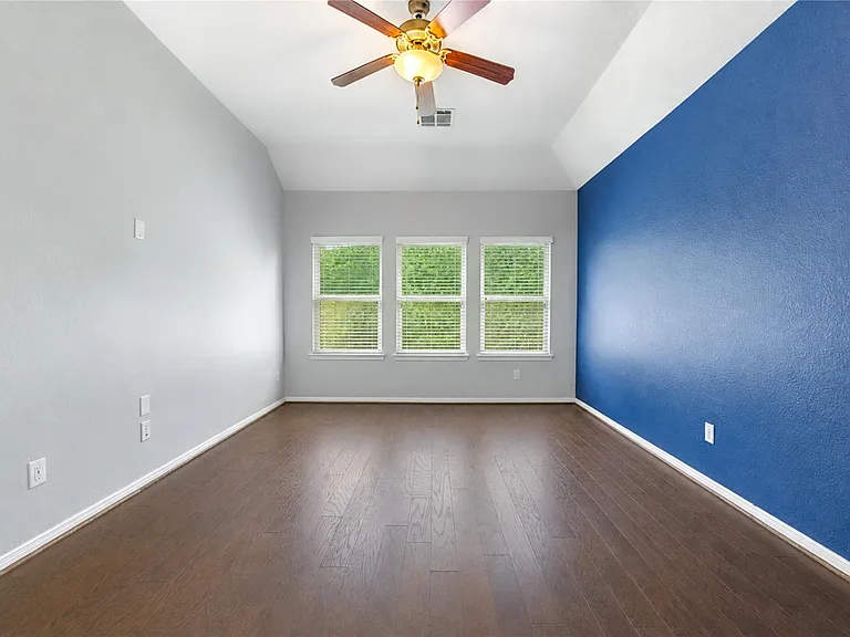 9802 Massanutten Ln — Photo 35