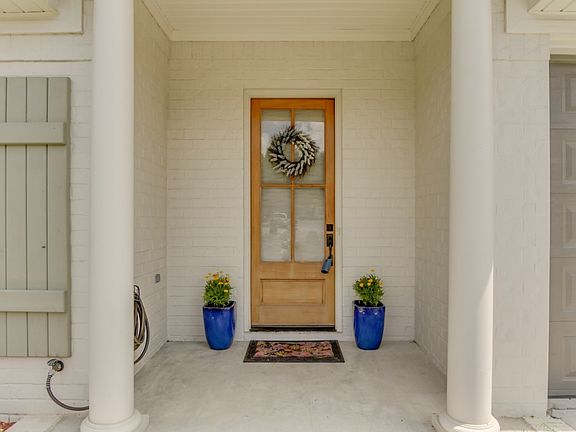 3rd image of 2046 Waterford Cir