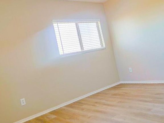 4th image of 2321 E Palm Beach Dr