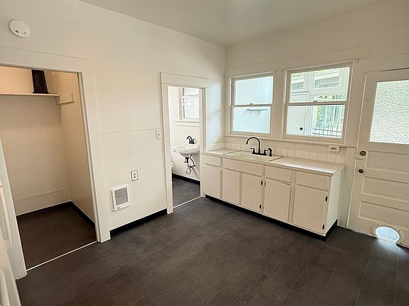 5th image of 2905 SE Belmont St #2905