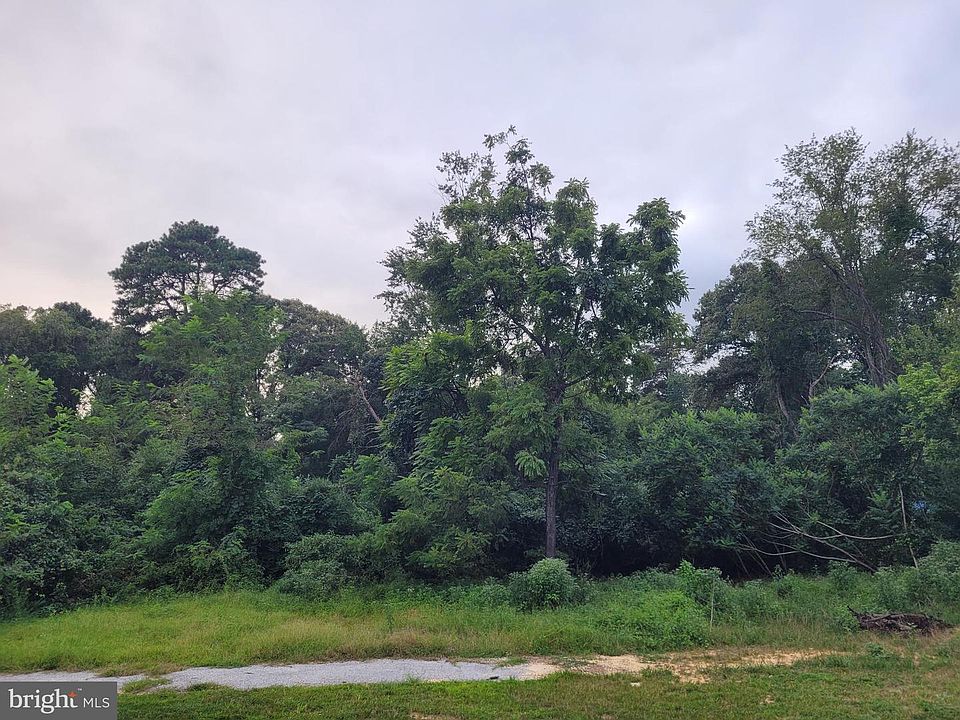 2nd image of 140 Dennis Rd