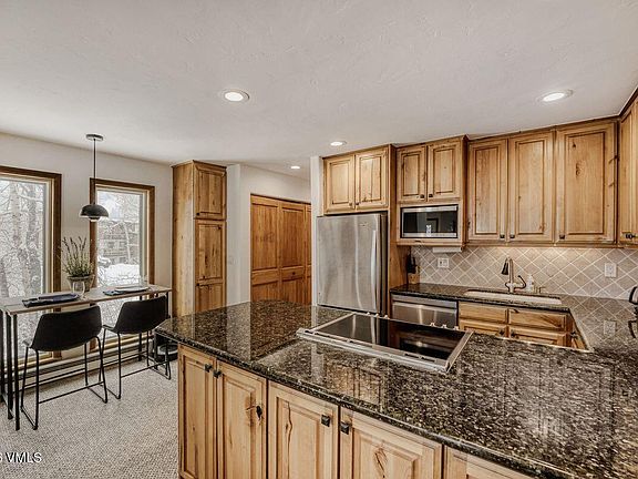 4th image of 980 Vail View Dr #215