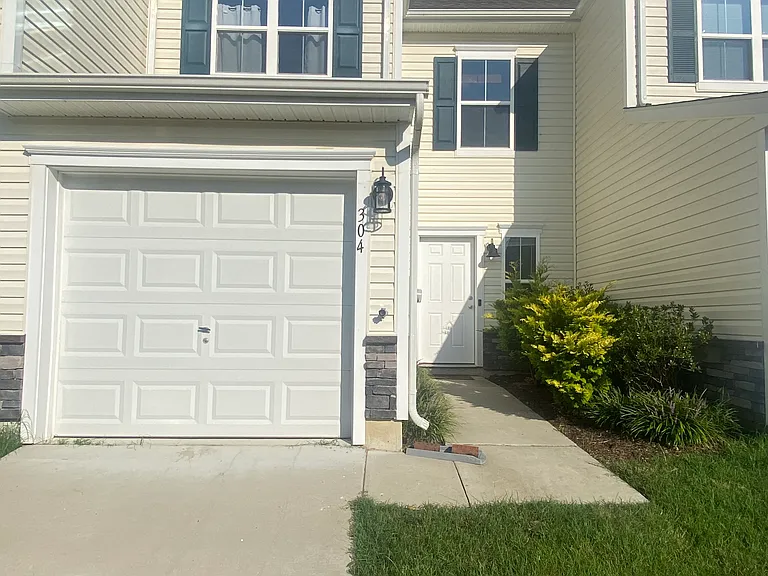 304 Bethune Dr — Photo 18