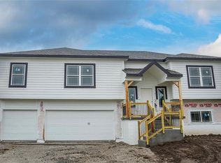 830 Cedar Ridge Dr, Raymore, MO 64083