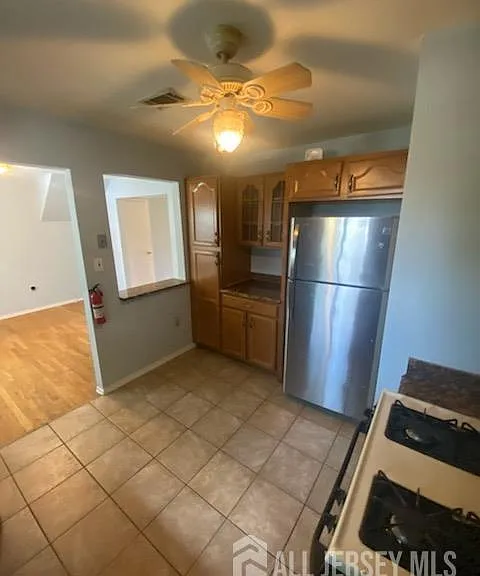 1105 N Oaks Blvd — Photo 4