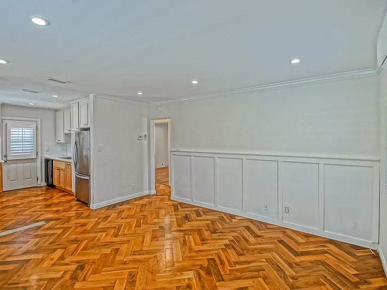 2621 Mathews Ave — Photo 11