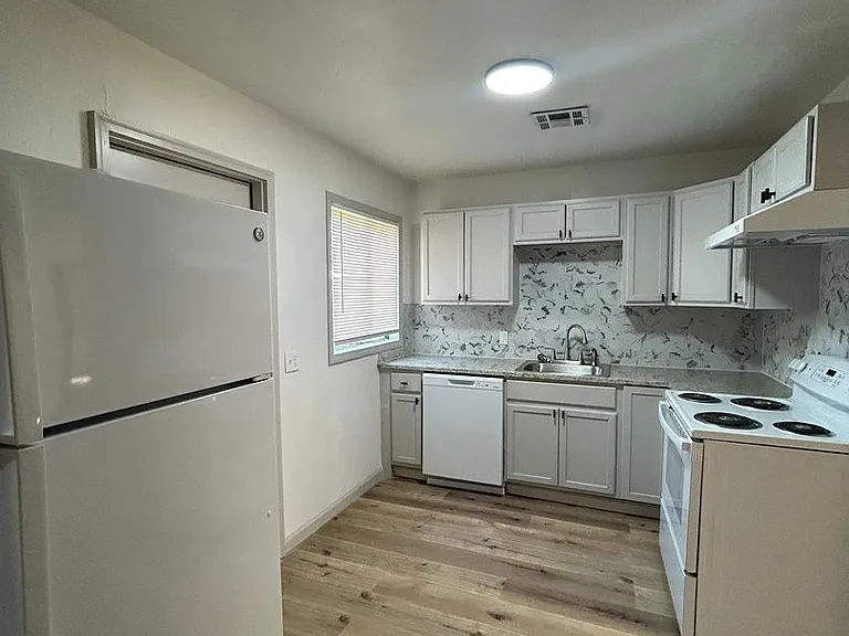 1529 NW Smith Ave — Photo 12