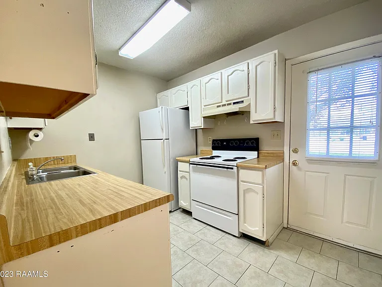 204 Wilkie St — Photo 4