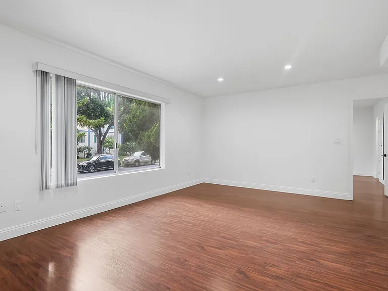 124 N Clark Dr #107 — Photo 32