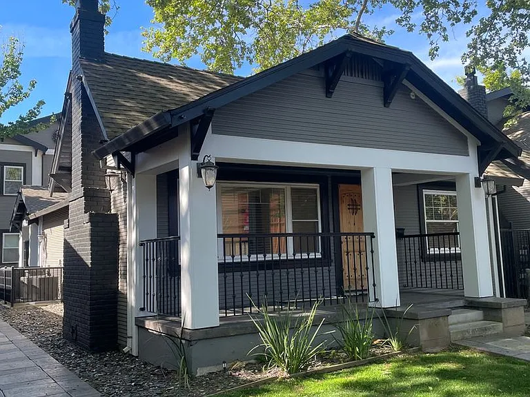 3018 D St — Photo 2