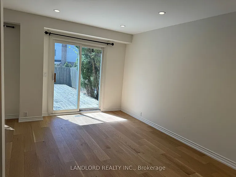 19 Vanessa Rd — Photo 3