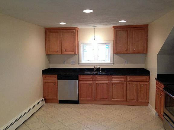 2nd image of 35 Spicer St #B2