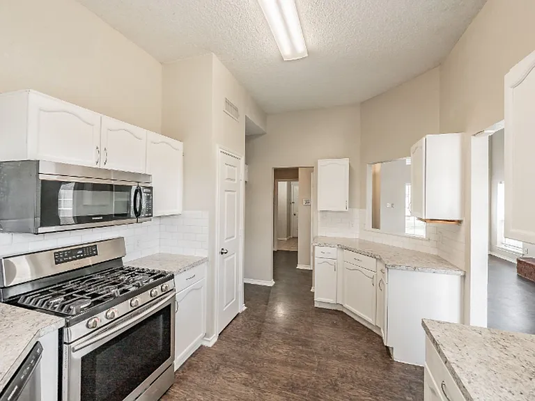 2136 Stoneridge Dr — Photo 14