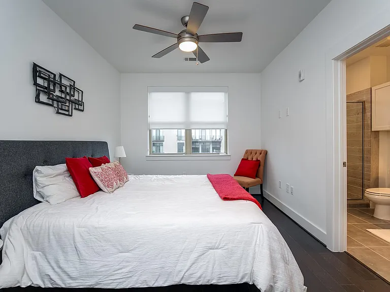 4819 Caroline St #308 — Photo 7