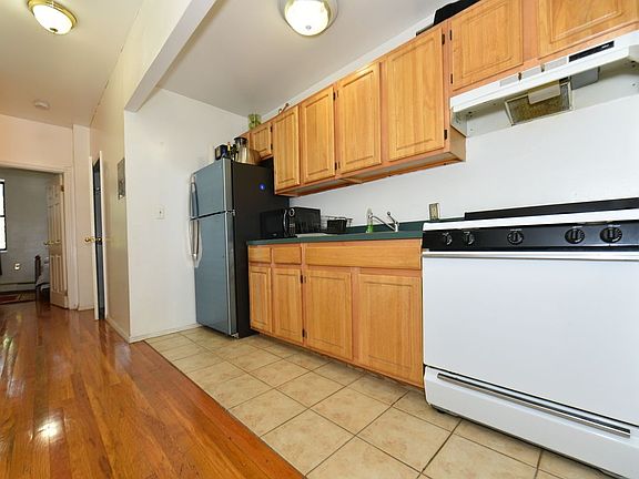 4th image of 113 E 122nd St #2A