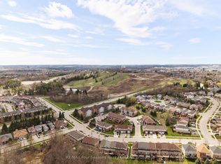 305 Briarmeadow Dr #13, Kitchener, ON N2A 4K9