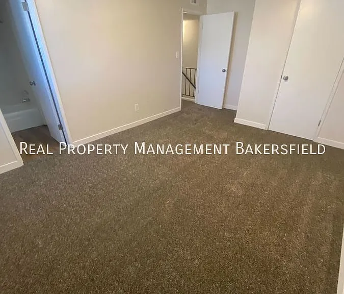2401 Olive St — Photo 20