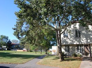 28 King Henry Cir, Rosedale, MD 21237