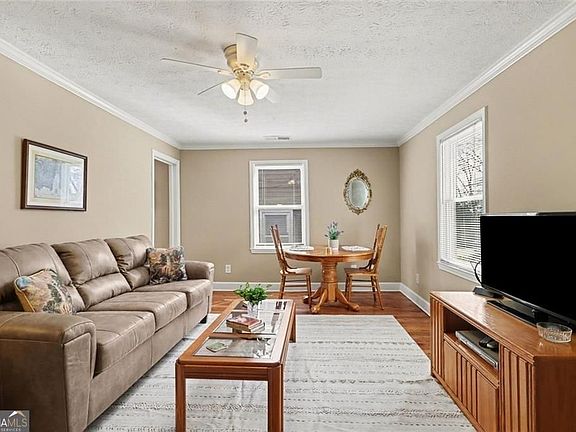 2nd image of 762 Livingston Pl