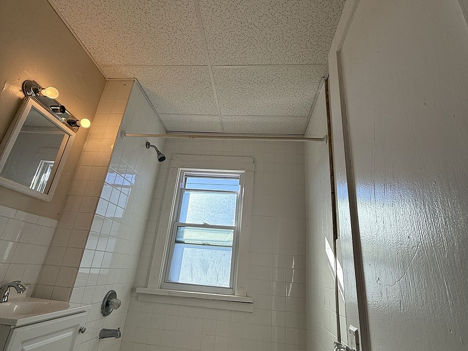 1st image of 1414 E Delavan Ave