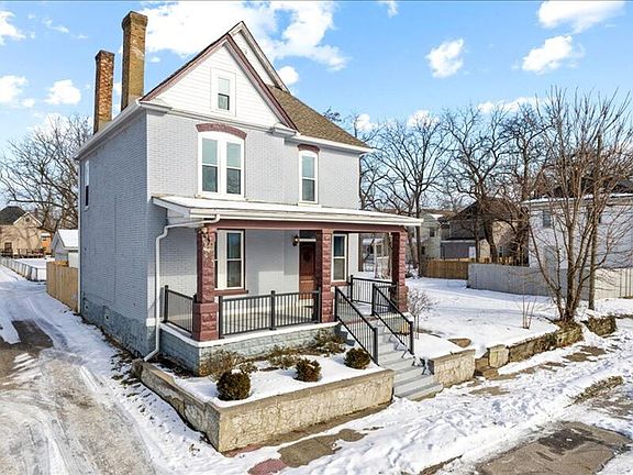 3rd image of 1074 E Columbus St