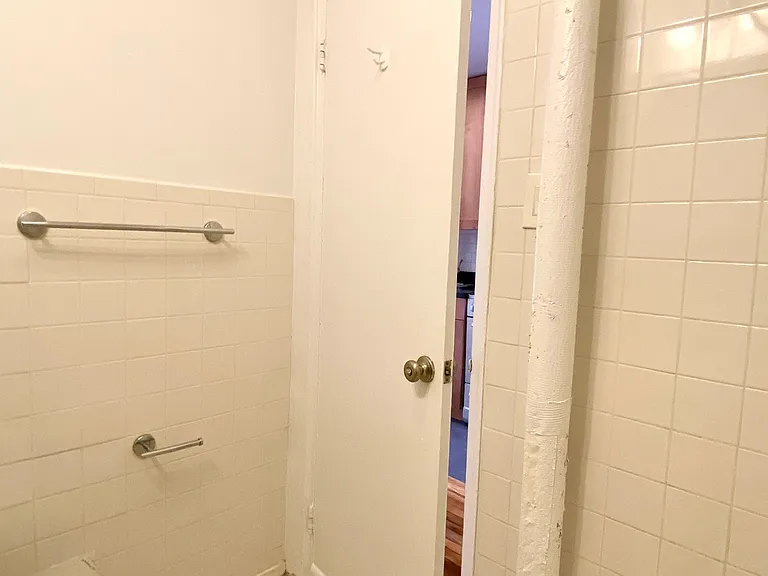 521 E 82nd St #2D — Photo 7