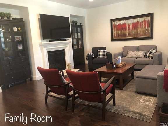 5th image of 758 Canterbury Cir