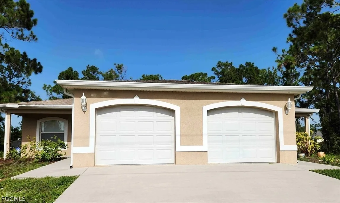 3 bed, 2.0 bath, 1200 sqft, $1,600 — Photo 1