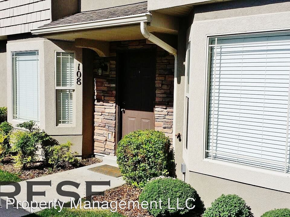 1st image of 108 S Tamarak Cir