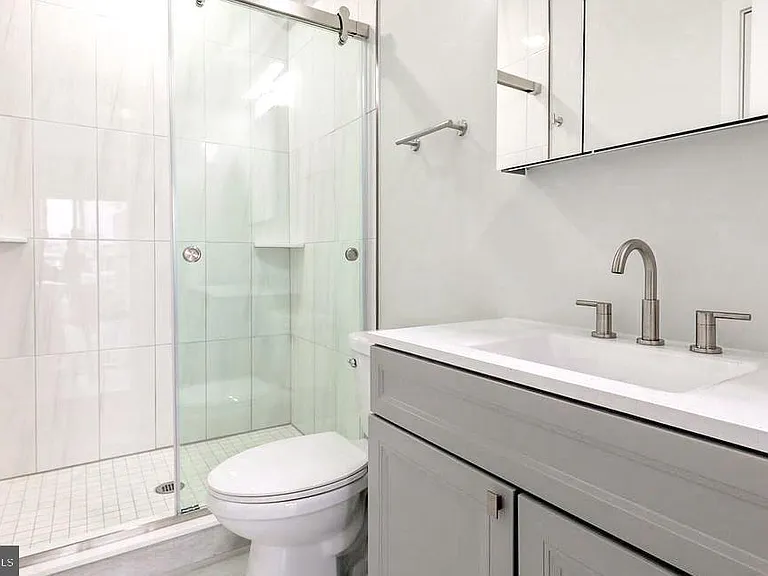 5217 Irving St #2 — Photo 15