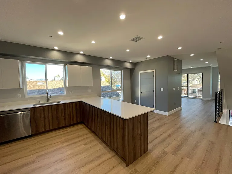 6345 Farmdale Ave #1/2 — Photo 15