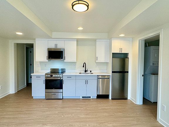 4th image of 2819 Franklin Ave E #B